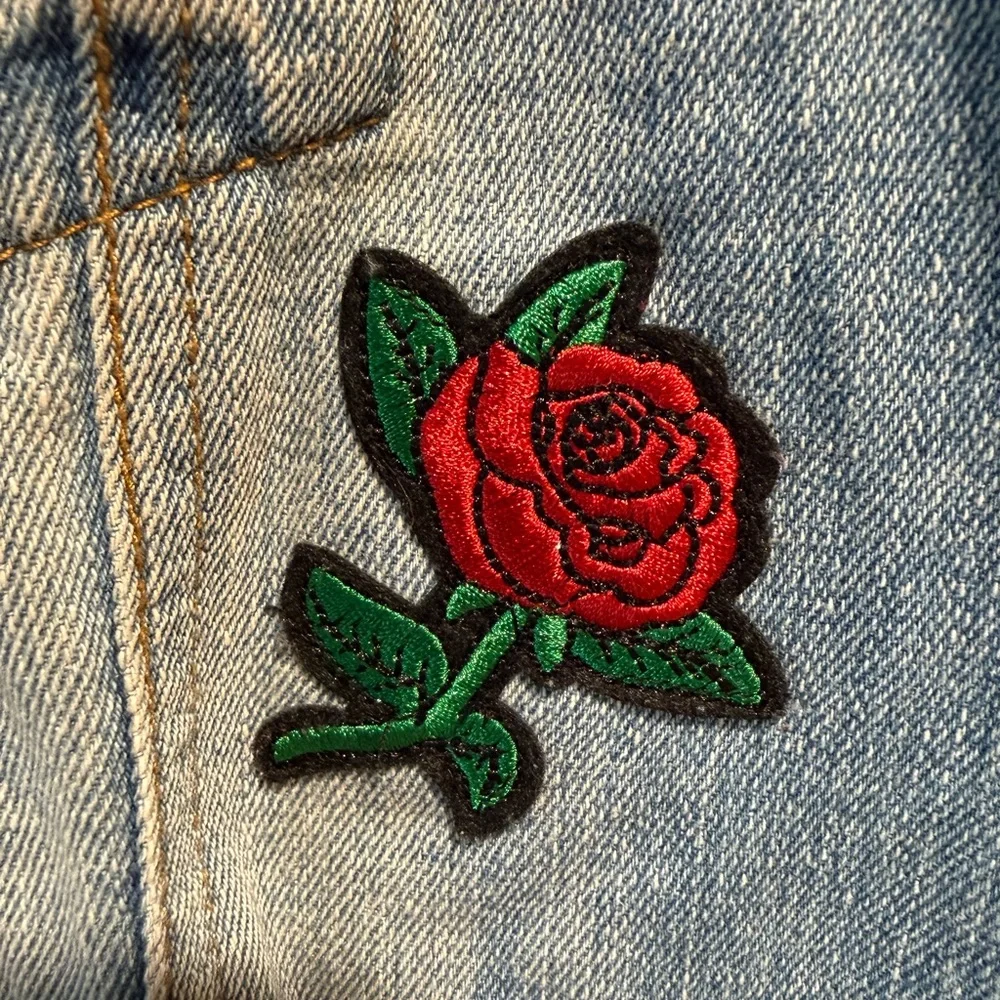 Ci Sono Light Blue Distressed Denim Jacket with Red Rose Patches Size S - Picture 2 of 4